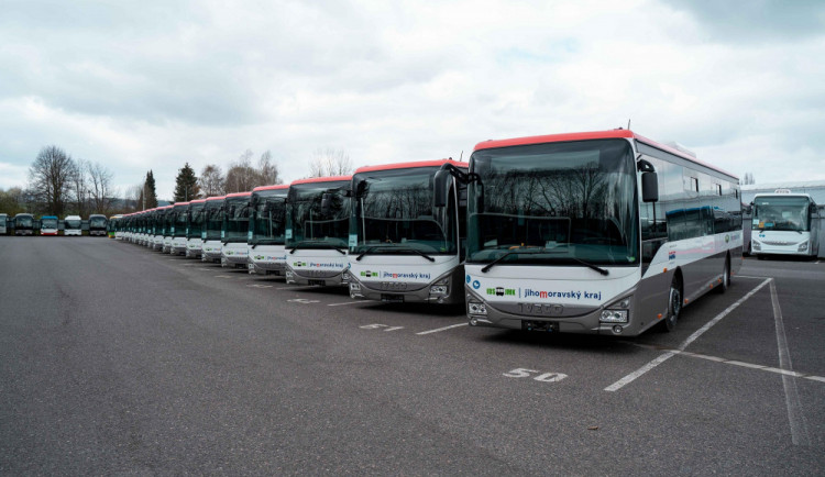 Cestující na jižní Moravě svezou od února autobusy podle nových jízdních řádů