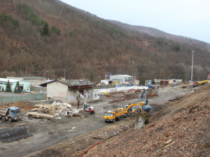 Adamov je bez kolejí i nádraží. Vlaková trať z Blanska do Brna se rekonstruuje