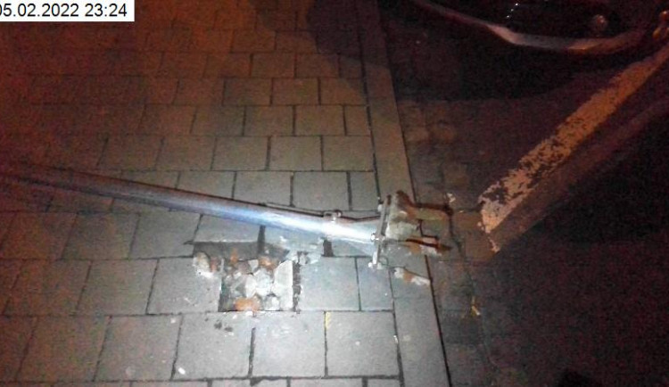 MP_Brno-kotlarska-znacka-vyvracena-ponicena-vylomena-vypacena-dz_01