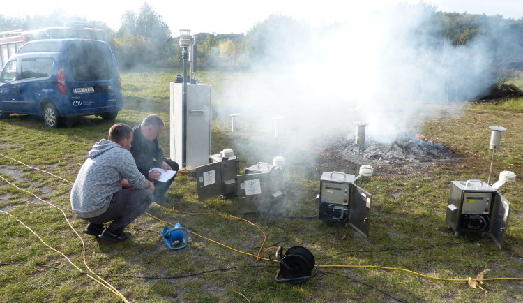 Poznatek expertů z Brna: Pálení v otevřených ohništích extrémně znečišťuje ovzduší