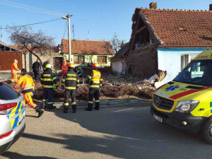 Na mladého muže na Břeclavsku spadla zeď domu. Na místě zemřel