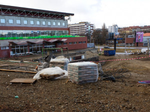 Na novém plavečáku se právě uskutečňují výkopové práce