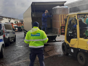 Do Česka mířilo deset tun zteplalého kebabu. Přivezl jej polský kamion