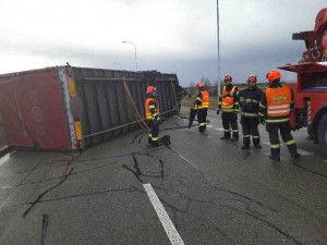 Na jižní Moravu dorazil silný vítr. Tisíce odběratelů jsou bez elektřiny