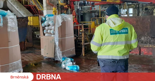 Dziesięć ton odgrzanego kebabu trafiło do Czech.  Został przywieziony przez polską ciężarówkę Firma Aktualności Brněnská Drbna