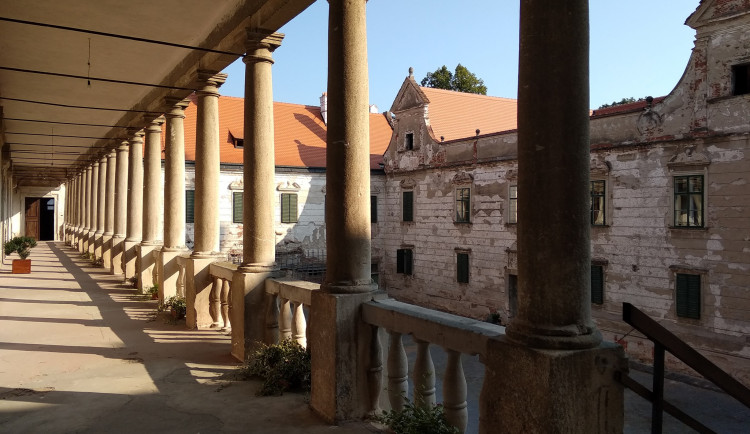 Zámek v Uherčicích