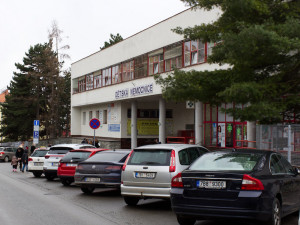 Konec problémů s parkováním. Dětská nemocnice v Brně se blíží parkovacímu domu