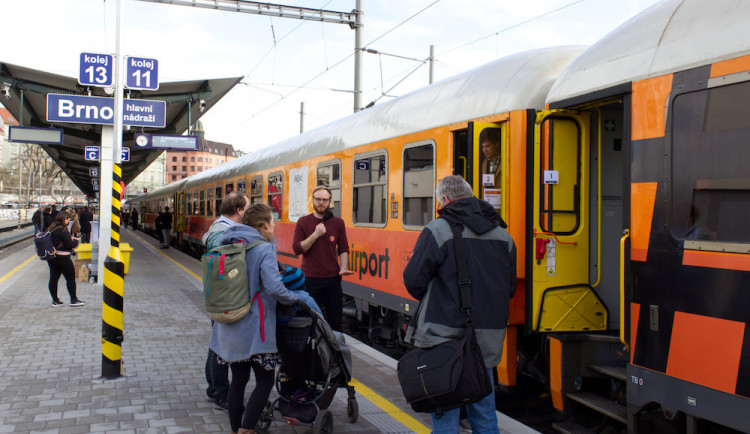 Brno vyslalo historicky první vlak, který dojede až na vídeňské letiště