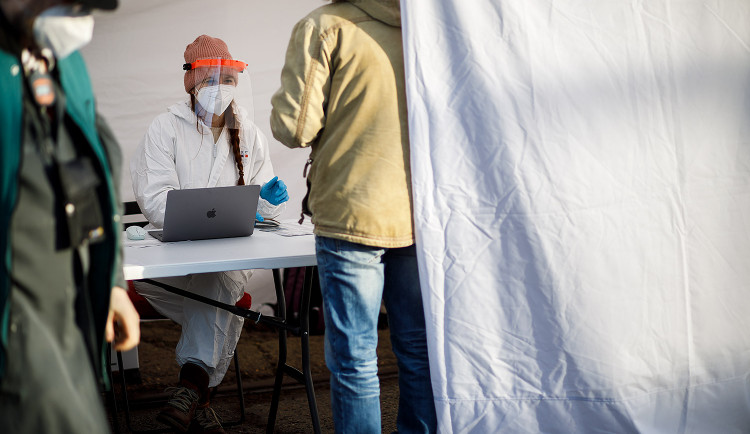 Pojízdná laboratoř nepolevuje v testování Brňanů. Výsledky vyhodnotí do šesti hodin