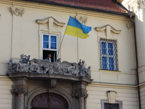 Ukrajinská vlajka za této situace na budovu radnice patří, tvrdí brněnští zastupitelé