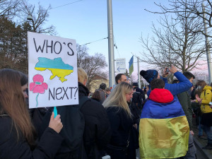 Před ruským konzulátem se sešli protestující