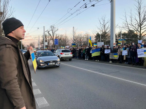 Před ruským konzulátem se sešli protestující