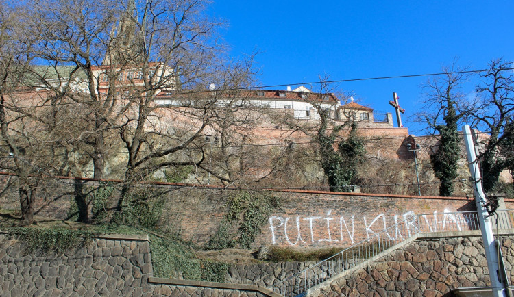 Nápis u Nových sadů