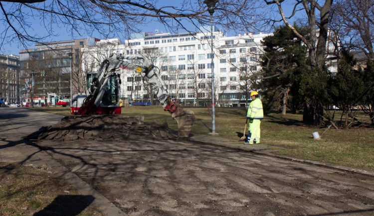 V Brně začala proměna parku na Moravském náměstí