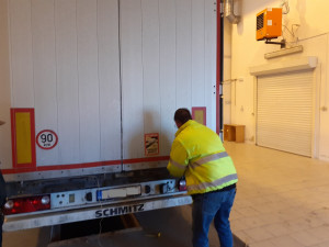 Policisté vyvedli z kamionu na jižní Moravě sedm migrantů