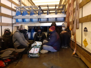 Policisté vyvedli z kamionu na jižní Moravě sedm migrantů