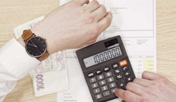 Delší doba splatnosti faktur vytváří tlak na cash flow