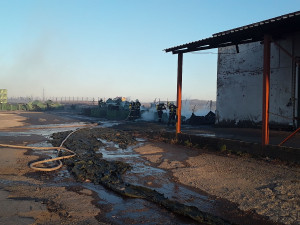Na Brněnsku shořel bývalý vepřín. Uhasit požár trvalo přes čtyři hodiny