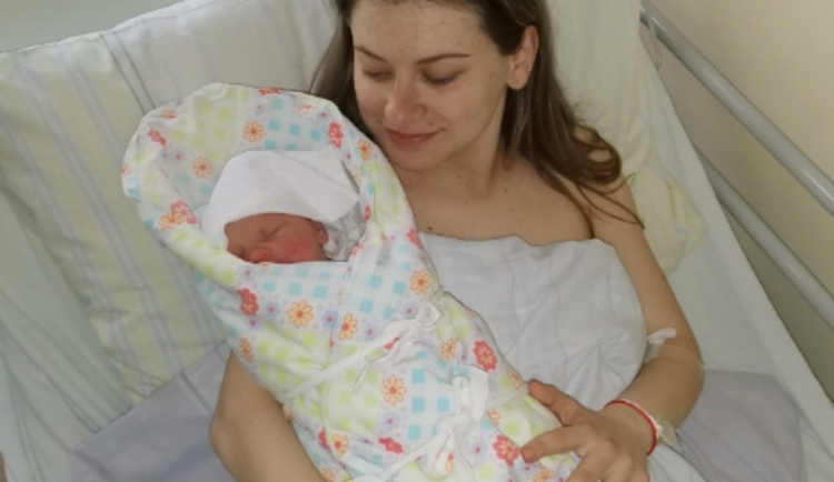Ukrajinka prchající před válkou porodila v Brně zdravou holčičku