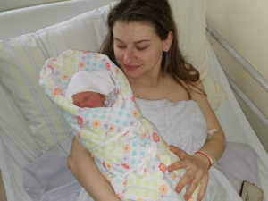 Ukrajinka prchající před válkou porodila v Brně zdravou holčičku