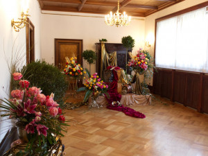 Slavnou brněnskou vilu, v níž nocoval i Fidel Castro, provonělo přes tisíc květin