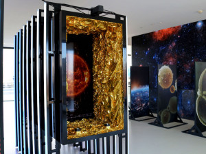 Unikátní spojení vesmíru a nanosvěta. Brněnská expozice boduje na světové výstavě i na hvězdárně