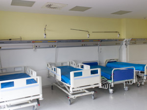 Ochrnul a hýbe jen očima. Pacientům na přístrojích pomáhají v brněnské nemocnici