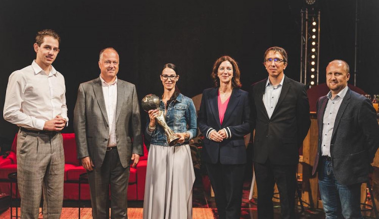 size4-16478970316619-139-hledani-nejlepsich-ekologickych-napadu-neustava-nominace-projektu-eon-energy-globe-vrcholi