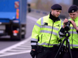 Policie dnes na 950 místech po celé ČR měří rychlost