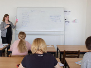 Ukrajinky s dětmi studují češtinu na univerzitních kolejích v Brně