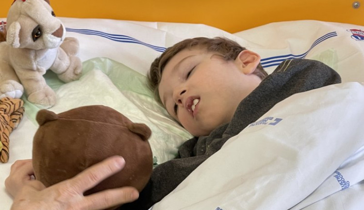 Hendikepovaný Nikyta uprchl s rodinou z Ukrajiny