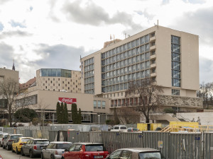 FOTO: BAM BRNO Hostil anglickou královnu, české prezidenty i hvězdy F1. Brněnský hotel International slaví šedesátku