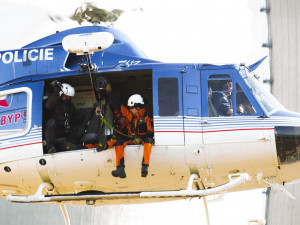 Vrtulník i záchranáři nad elektrárnou. V Dukovanech začalo speciální cvičení