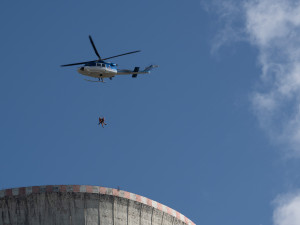 Vrtulník i záchranáři nad elektrárnou. V Dukovanech začalo speciální cvičení