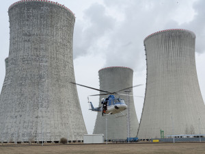 Vrtulník i záchranáři nad elektrárnou. V Dukovanech začalo speciální cvičení