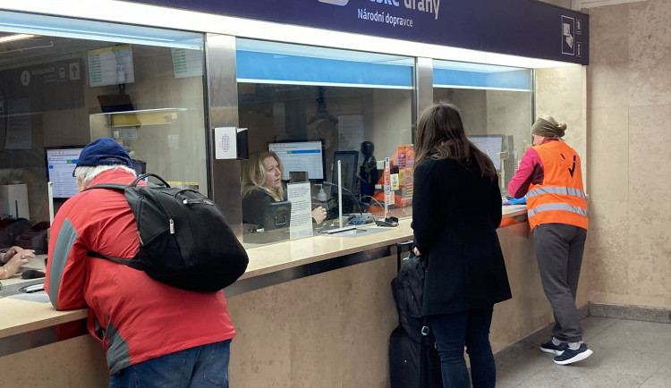 Mění se ceny jízdného. Za cestování si připlatí děti, studenti i senioři