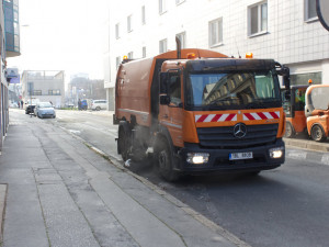 Na blokové čištění v Brně upozorňují řidiče značky i mobilní aplikace
