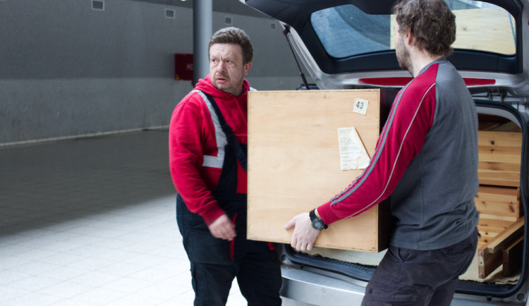 size4-16463985892374-60-brno-na-vystavisti-otevrelo-nabytkovou-banku-potreba-jsou-postele-spacaky-i-kuchynske-linky