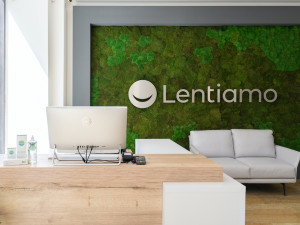 Nad výběrem brýlí už nemusíte mhouřit oči. Optika Lentiamo slaví v Brně 1 rok!