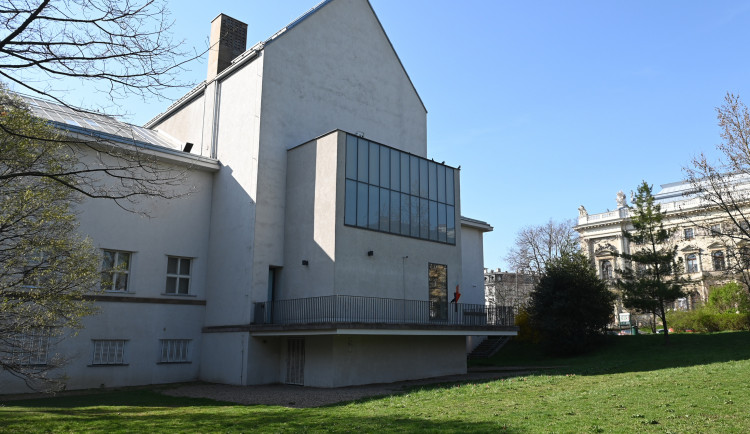Brněnský Dům umění podstoupí modernizaci. Funkcionalistická stavba dostane ochoz