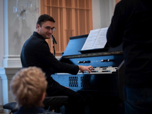 Do Brna se dostal hudební nástroj, který ovládá jediný klavírista na světě