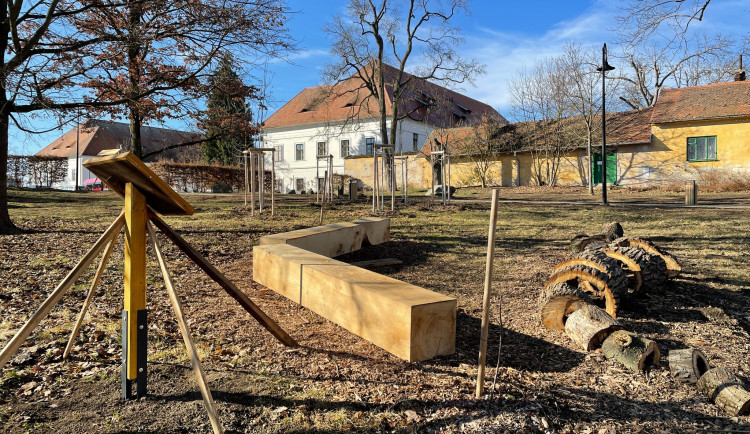 Lidé z Rosic mohou odpočívat v obnoveném zámeckém parku