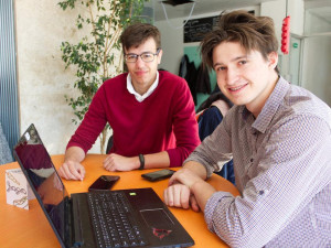 Středoškoláci z Brna přišli s aplikací, která ve škole pomáhá dětem z Ukrajiny