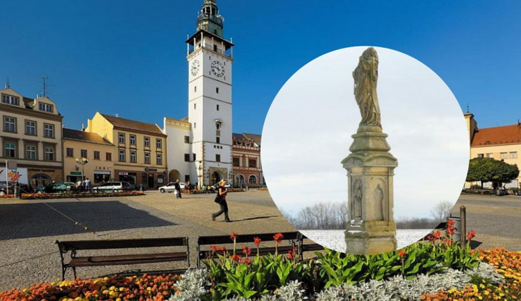 Stopy po kulkách i uražené hlavy. Poškozená socha z Vyškovska se dočká opravy