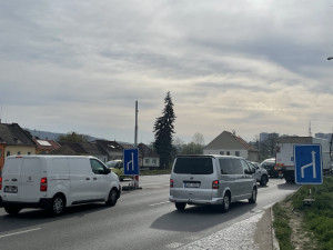 V Brně číhá nová dopravní past. U Tomkova náměstí se jezdí jen jedním pruhem