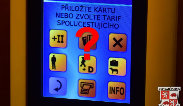Platba kartou v jihlavské MHD je zatím stále nemožná. Situace nás velmi mrzí, zní z dopravního podniku