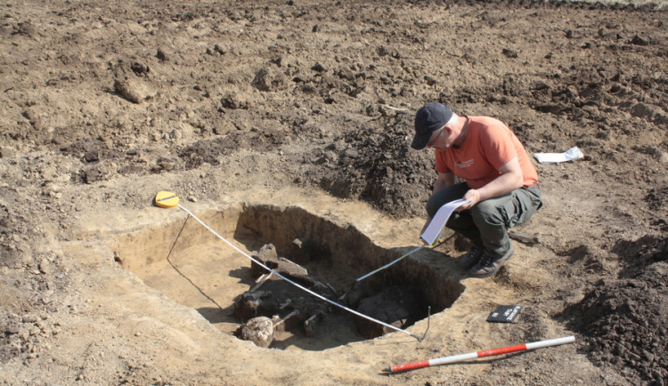 Archeologové u Brna odkryli pravěké pohřebiště