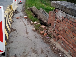 Silničáři narychlo zavřeli u Brna most. Rozpadá se, konstatovali