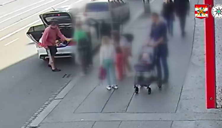 Robin Hood brněnského Cejlu. Vykradl mercedes a věci rozdal kolemjdoucím