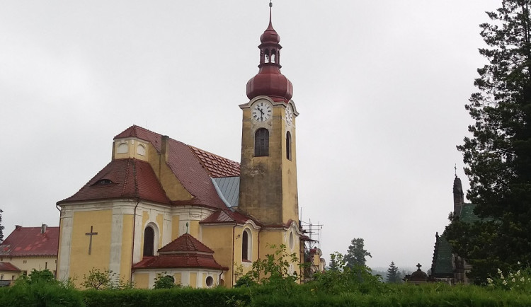 Oprava střechy kostela v Raspenavě bude dokončena díky finanční podpoře kraje